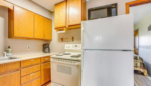 Michigan Manistee River Cabin about 1 Mi to Downtown - Foto 3