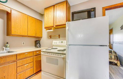 Michigan Manistee River Cabin about 1 Mi to Downtown - Foto 3