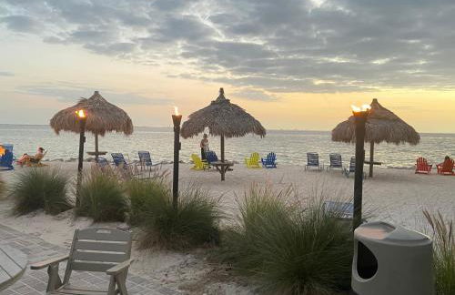 Amazing Waterfront Views Resort, Enjoy Heated Pool & Sunset! - Photo 7