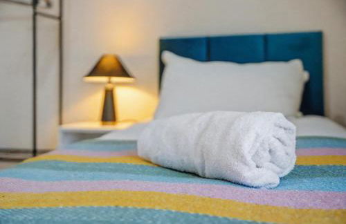 Countess House, Northampton - Stylish Modern 2-Bedroom House with Garden - Free Parking - Foto 5