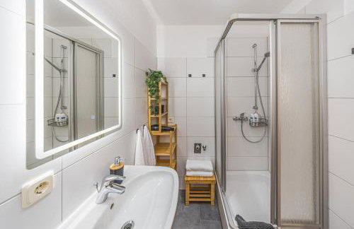 LeHaStays - Apartment Buckau 16 I WLAN I SmartTV - Photo 9