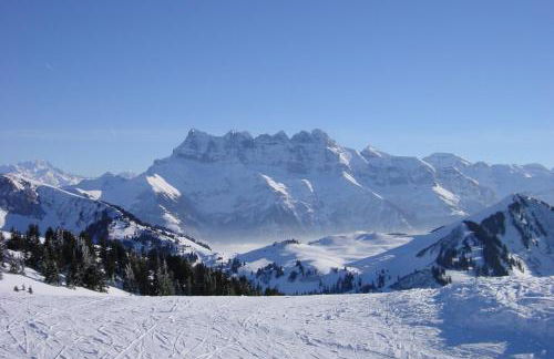 Chalet familial authentique et spacieux 2 chambres 4 à 6 personnes avec parking proche des remontées - Foto 15