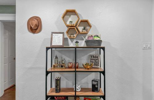 Casa Hosum - 7 mins Downtown Sleeps 9 King Bed Fenced Yard - Foto 30