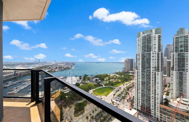 Apt with Stunning View at Downtown Miami - Photo 53
