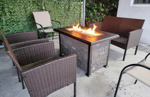 Spacious 3 bedroom unit with backyard and parking just 10 minutes from Rodeo Dr and attractions! - Photo 33