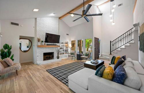 Garland Treehouse Villa: Patio Feasts & Creekside by Vacation Your way - Foto 12