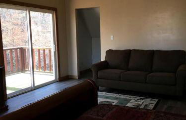 Stunning Getaway Cabin with Expansive Decks near Huntington, West Virginia - Foto 4