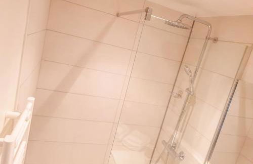 Spacieux Appartement au Calme 15min sud de Lyon proche Métro et Gare Confluence Aquarium Gerland - Foto 11