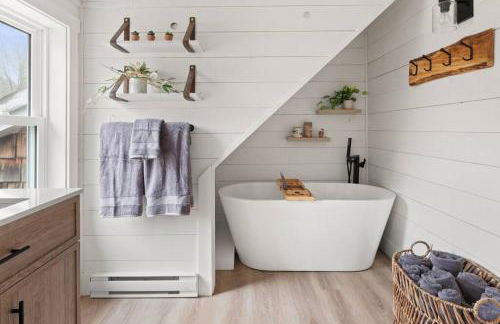 100% Renovated Stowe Village Farmhouse - Photo 4