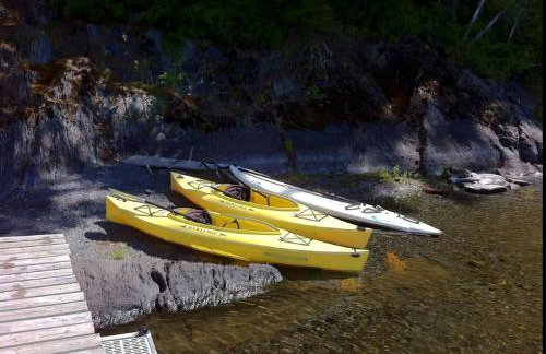 Amazing Lakefront Cabin in the Woodlands near Bangor, Maine - Foto 10