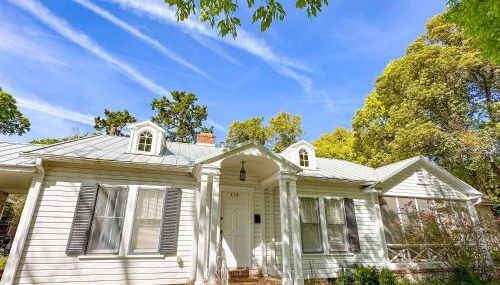 Adorable 1920s home near UF stadium sleeps 10 - Foto 1