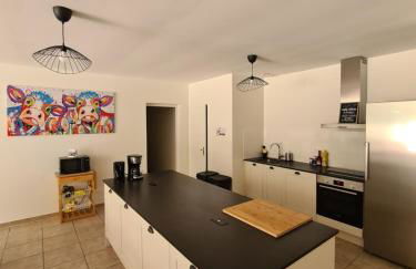 Gîte Le Puy Martineau piscine privée intérieure chauffée terrain arboré à 10 min du Puy du Fo - Foto 9