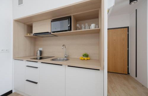 Bright Apartments with Air Conditioning, close to the Metro Station and PGE National by Noclegi Renters - Foto 25