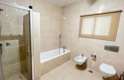 Beautiful Villa With Pool Scenic Views Sleeps 8 - Photo 51