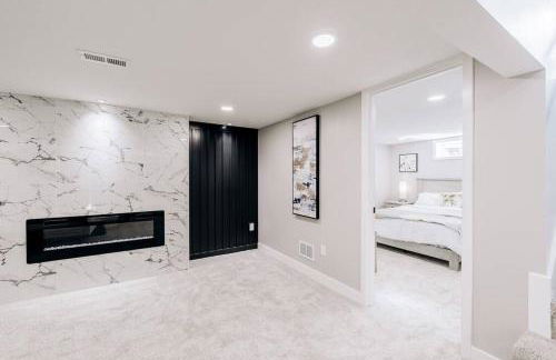 Beautiful luxury home freshly renovated with big yard, seating & grill pad - Foto 12