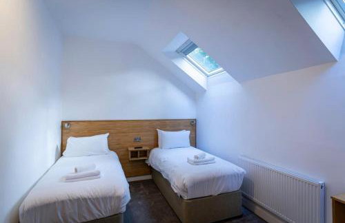 Errwood, woodland lodge with hot tubs for 14 - Foto 59