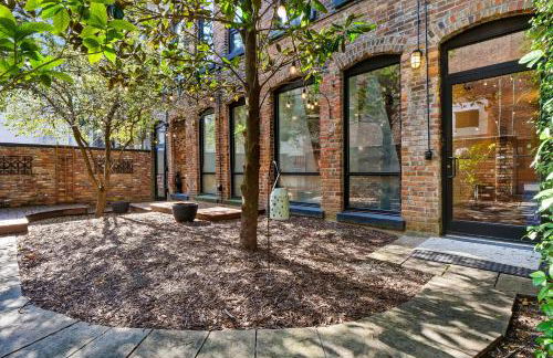 Luxe 220 Suite 2 - Photo 17