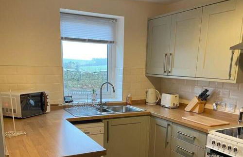 Cottage - Sleeps 4 - Pets Ok - Parking - Garden - Photo 4