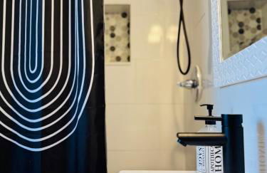 3BR Oasis DT ORL, Full Kitchen & Fenced Yard! - Foto 17