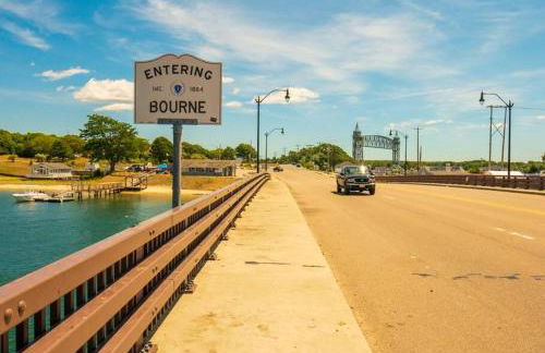 Spacious 4BR Home near Water Park, Pond & Beaches - Foto 7