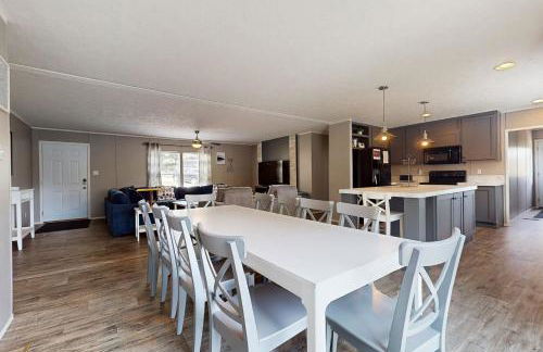 New Lake Home Sleeps 14 Private Dock Deck Grill - Foto 11