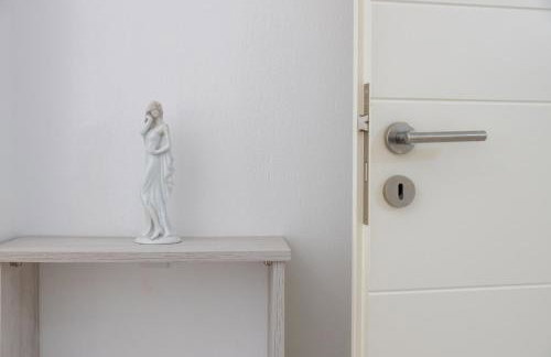 Lydia's East Apartment - Photo 7