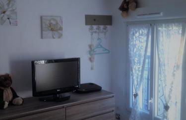 A pied, 300m de la plage et 500m du village - Photo 18