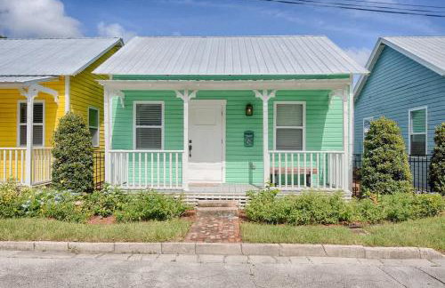 Quaint Cottage with Private Pool-Walk to Everything - Foto 29