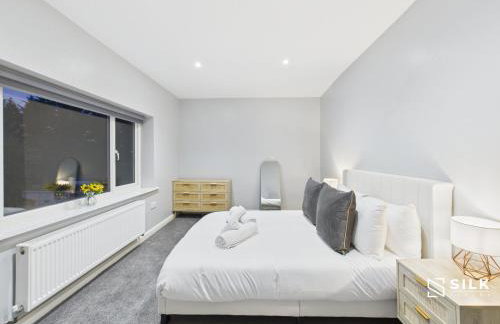 Refurbished 4-Bed, Open-Plan Living, Sleeps 10 - Foto 17