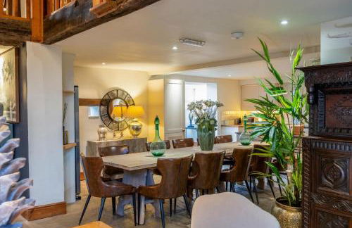 Willowberry Barn - Exclusive Home with Hot Tub - Photo 16