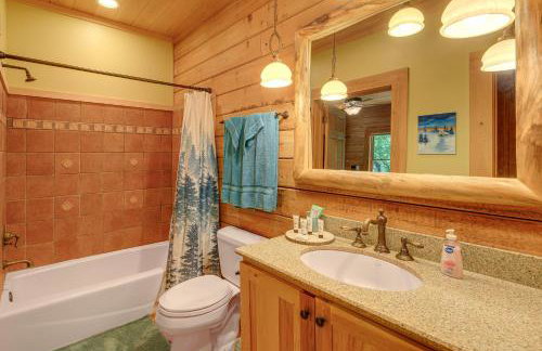 Luxe Mountain Escape with Hot Tub and Gym Near Boone! - Foto 20