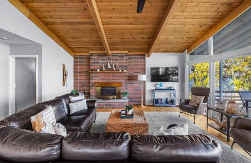 Waterfront retreat w/ wraparound deck & BBQ - Foto 31