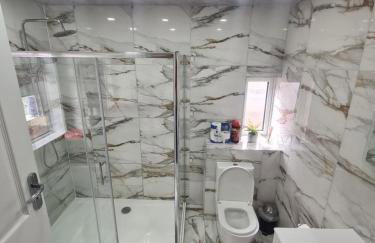 Lovely 2-bedroom house close to Media City. - Foto 5