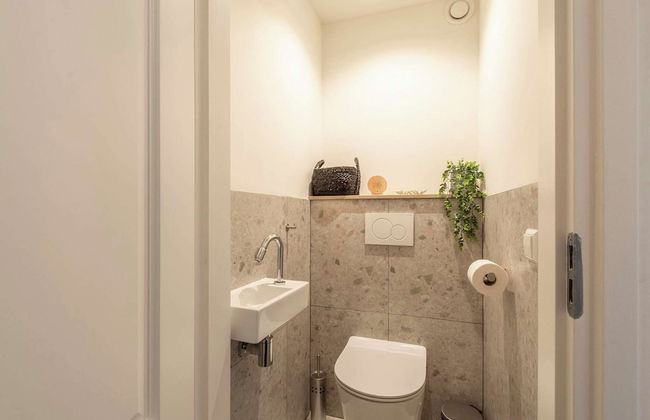 Stylish Couples' Retreat - Photo 13