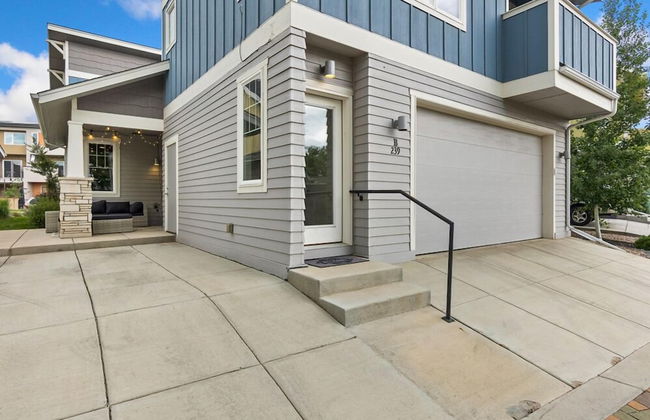 Contemporary Studio – Sunny, Stylish and Spacious - Photo 16