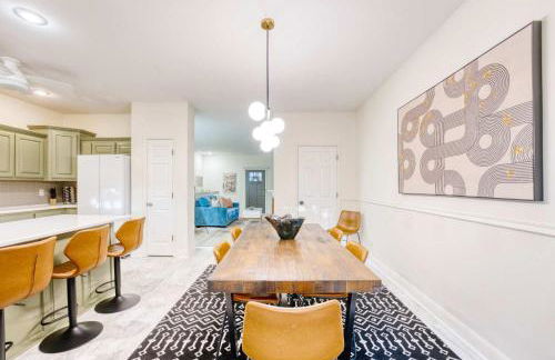 Spacious Modern Retreat with Game Room & Fire Pit near Trails - Foto 11