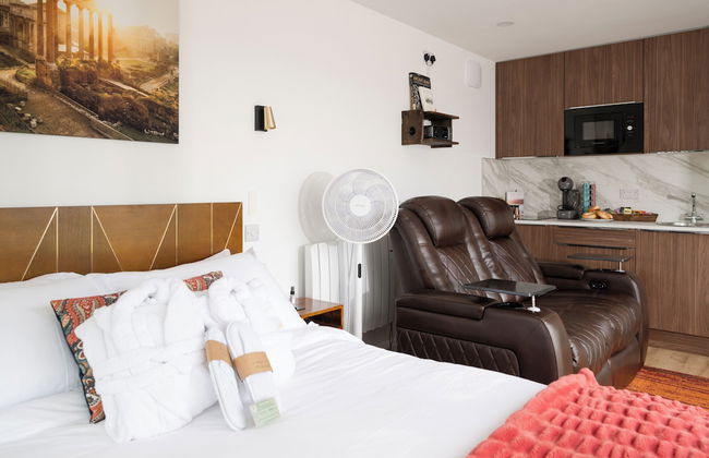 Luxury Waterfront Self-Catering Cabins - Photo 27