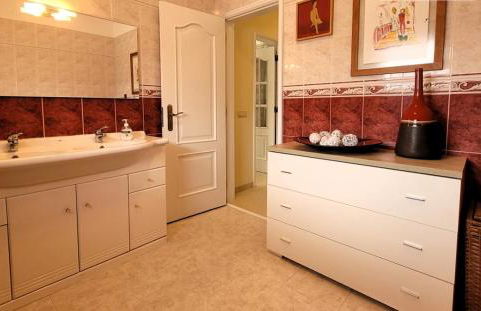 Villa soleada con total tranquilidad - Photo 10