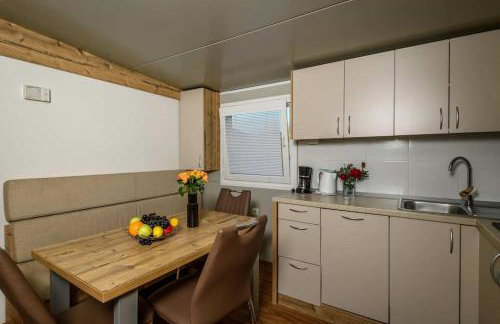 Cozy and Chic Little House with Pool Ivinj-2 - Foto 3