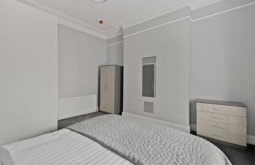 Brand New Huge 2 Bedroom Ground Floor Flat - Foto 8