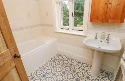 Framingham - Photo 29