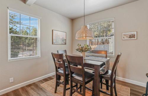 Moonlight Ridge Spacious Townhome 3 miles from Downtown AC Garage Near Snowbowl - Foto 16