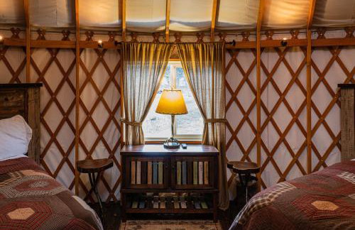 Spring Ridge Luxury Yurt - Creekside Glamping with Private Hot Tub - Foto 7