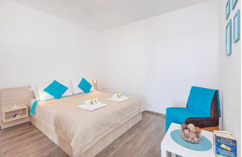 Apartmani D & J with Heated Pool & Stunning Sea View - Photo 93