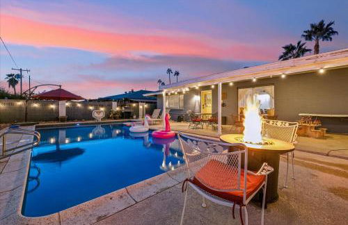 Vacation House! 6BR, FREE Heated Pool, Arcade & Hot Tub - Photo 2