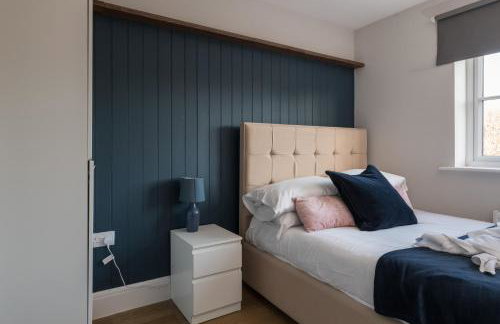 Modern 4-Bed Family Home with 5 Beds & Parking - Foto 16