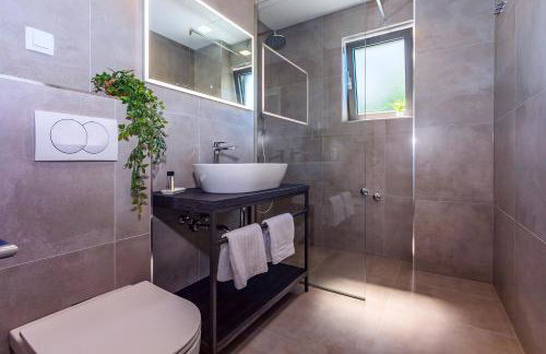 Villa Belvedere with heated pool, billiards, Media room, sea views,10 pax - Foto 39