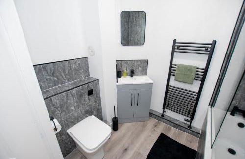 Bathgate Penthouse near Edinburgh - Photo 18