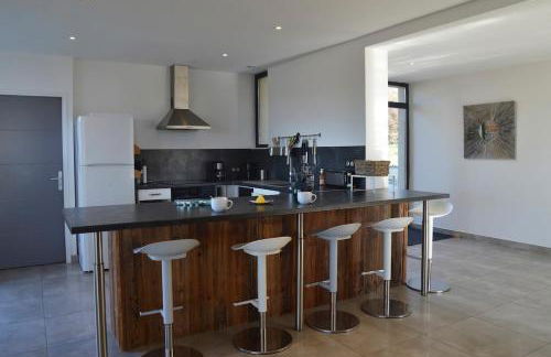 Maison contemporaine piscine avec vue panoramique - Foto 8