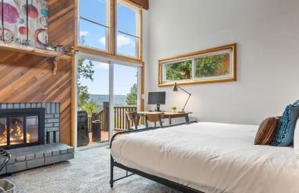 Scenic North Shore Stay w Games Near Snow Summit Lakeview Lodge by AvantStay - Foto 41